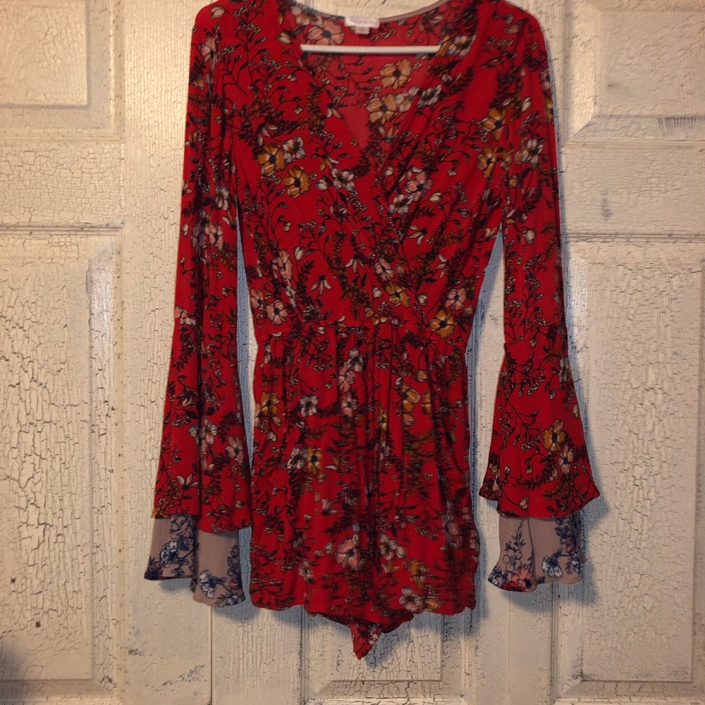 |DONATING SOON| Xhilaration Boho romper size small.
